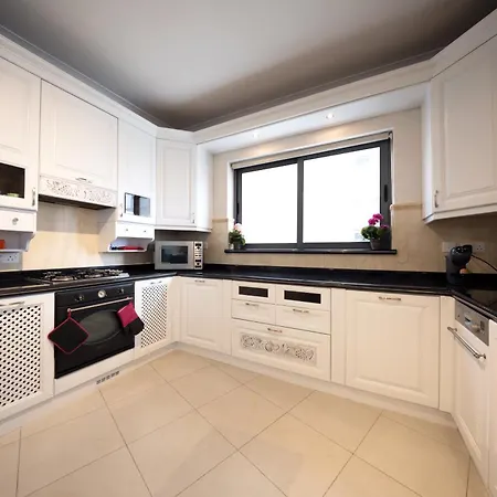 Seafront Beautiful 3 Bedroom With Balcony Kdou1-1 アパート *