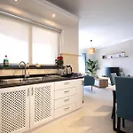 Apartment Seafront Beautiful 3 Bedroom With Balcony Kdou1-1