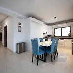 Seafront Beautiful 3 Bedroom With Balcony Kdou1-1