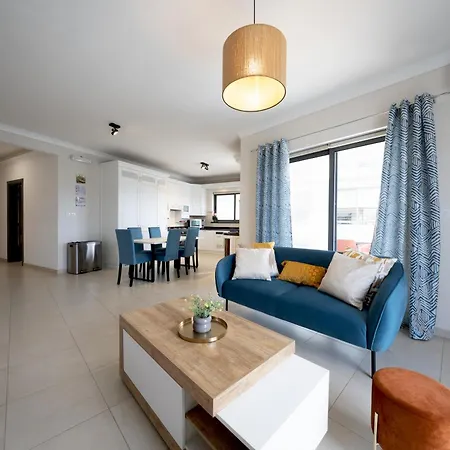 Appartamento Seafront Beautiful 3 Bedroom With Balcony Kdou1-1