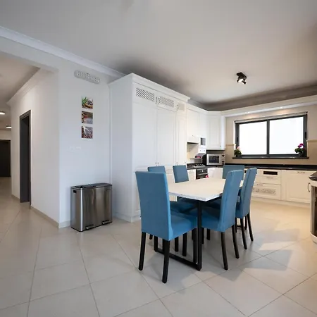 Seafront Beautiful 3 Bedroom With Balcony Kdou1-1